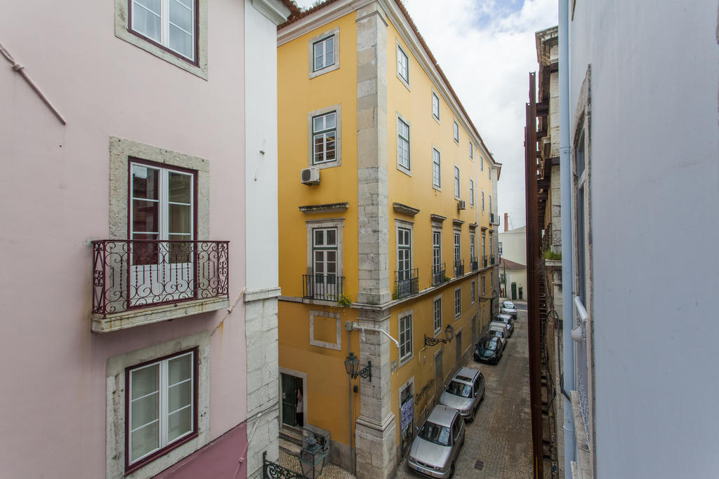 Remodeled Historic Apartment In Bairro Alto Lisboa Zimmer foto